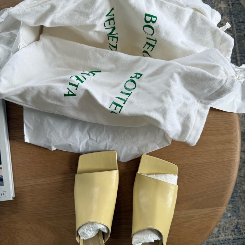 BNWT Bottega veneta sandals, size 38.5
